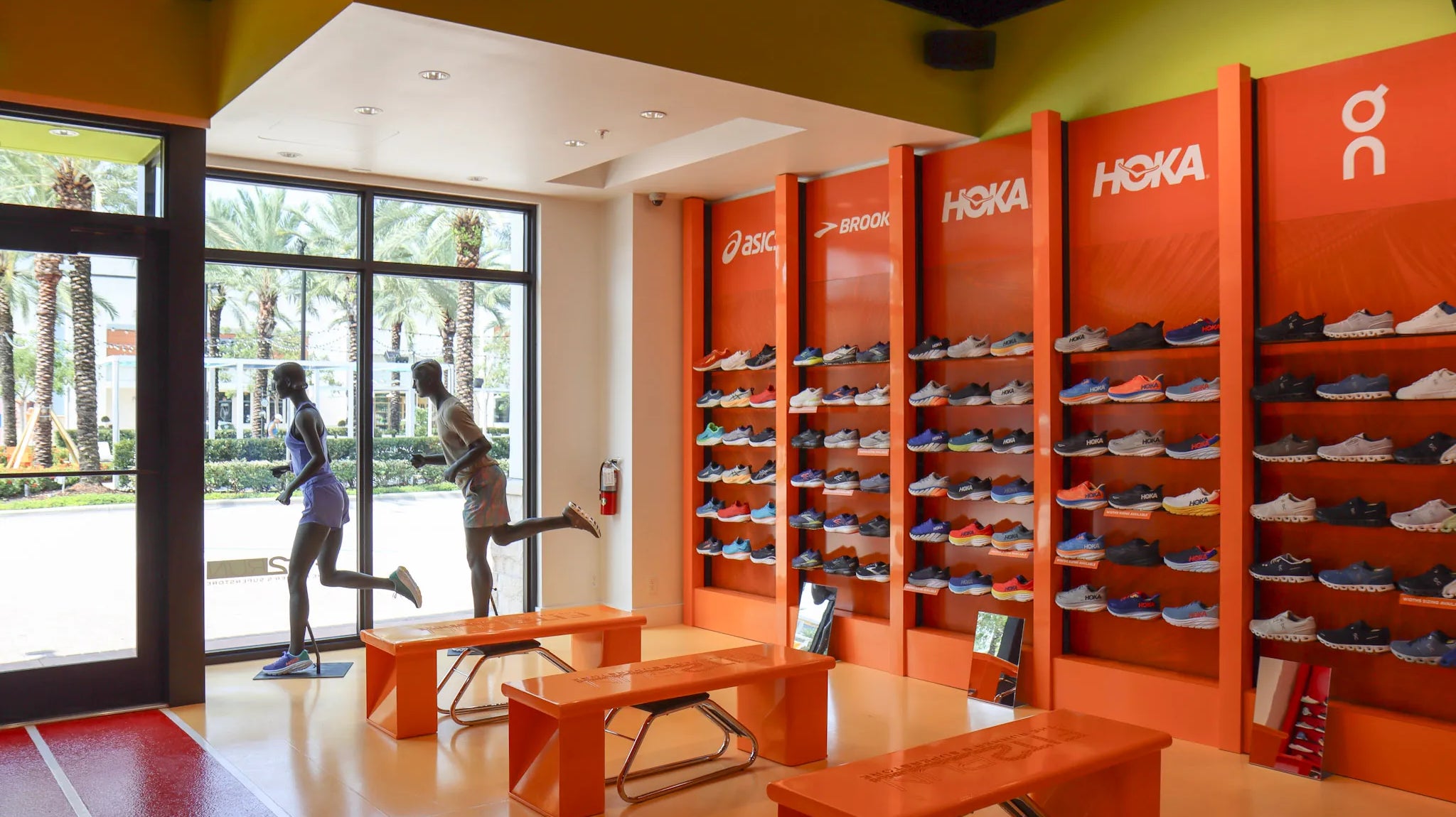 THE ULTIMATE GUIDE TO ESSENTIAL RUNNING GEAR FOR EVERY RUNNER