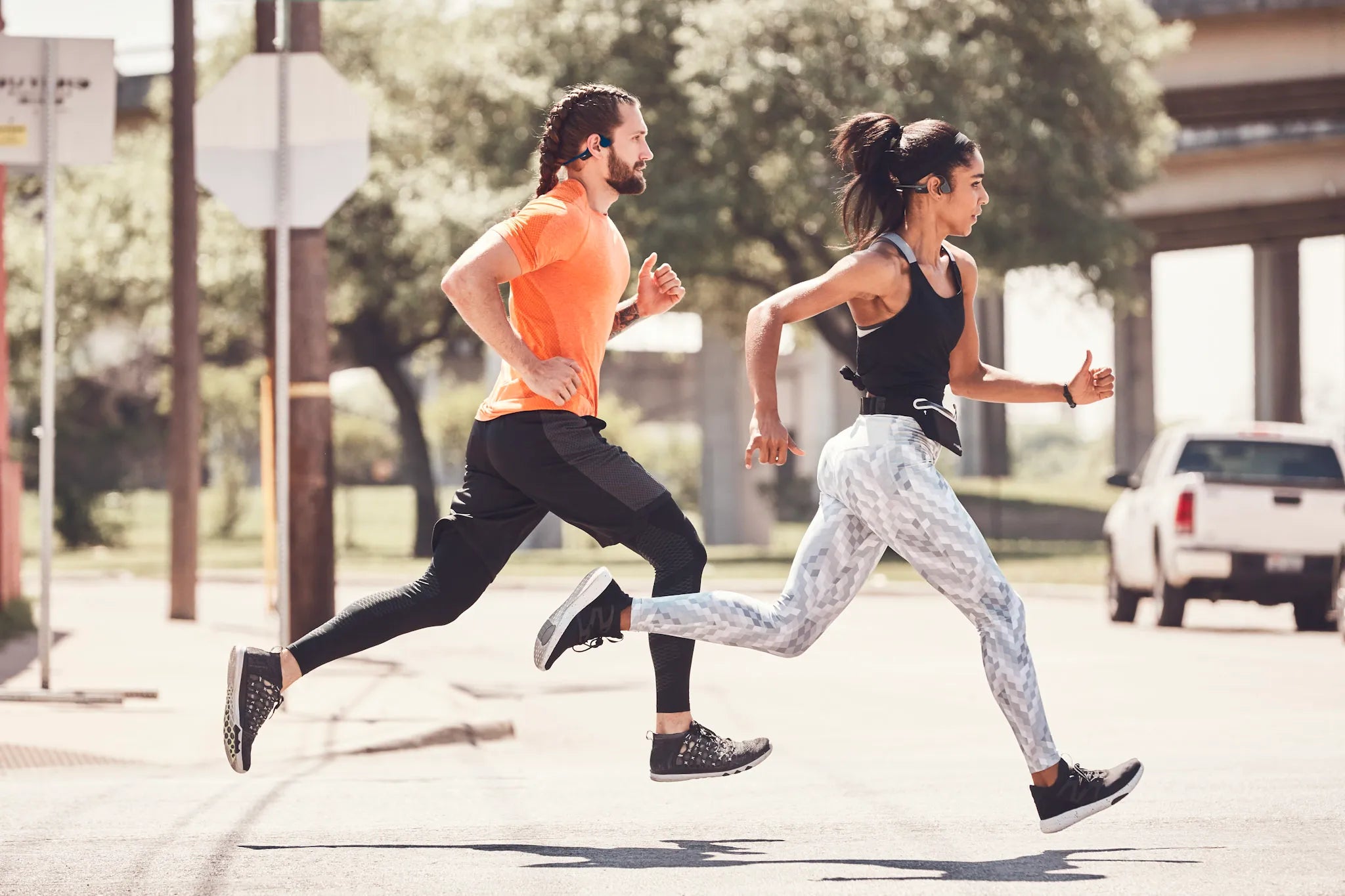FOR MUSIC LOVERS: THE BEST WAY TO LISTEN TO MUSIC WHILE RUNNING