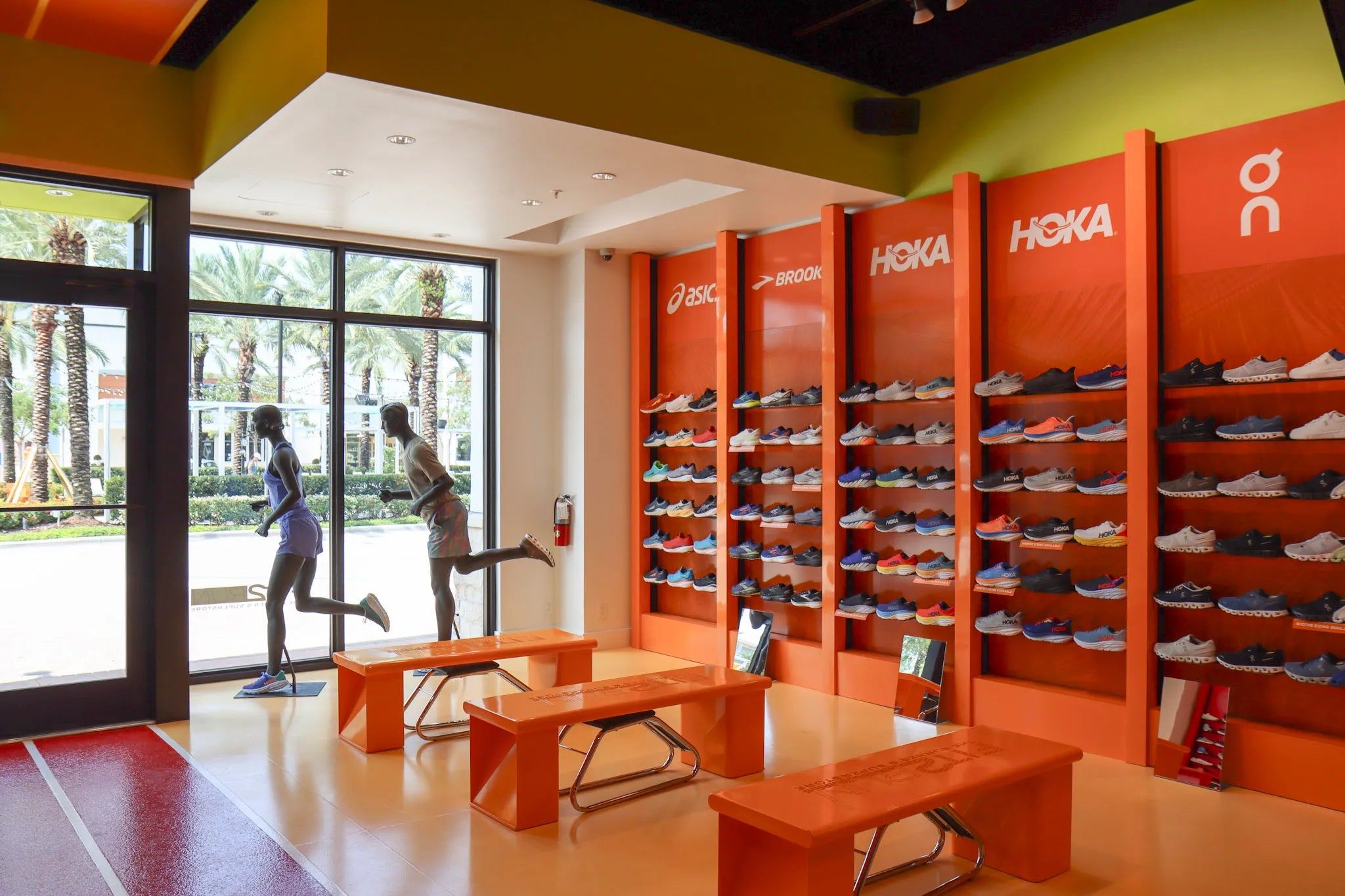 THE ULTIMATE GUIDE TO ESSENTIAL RUNNING GEAR FOR EVERY RUNNER