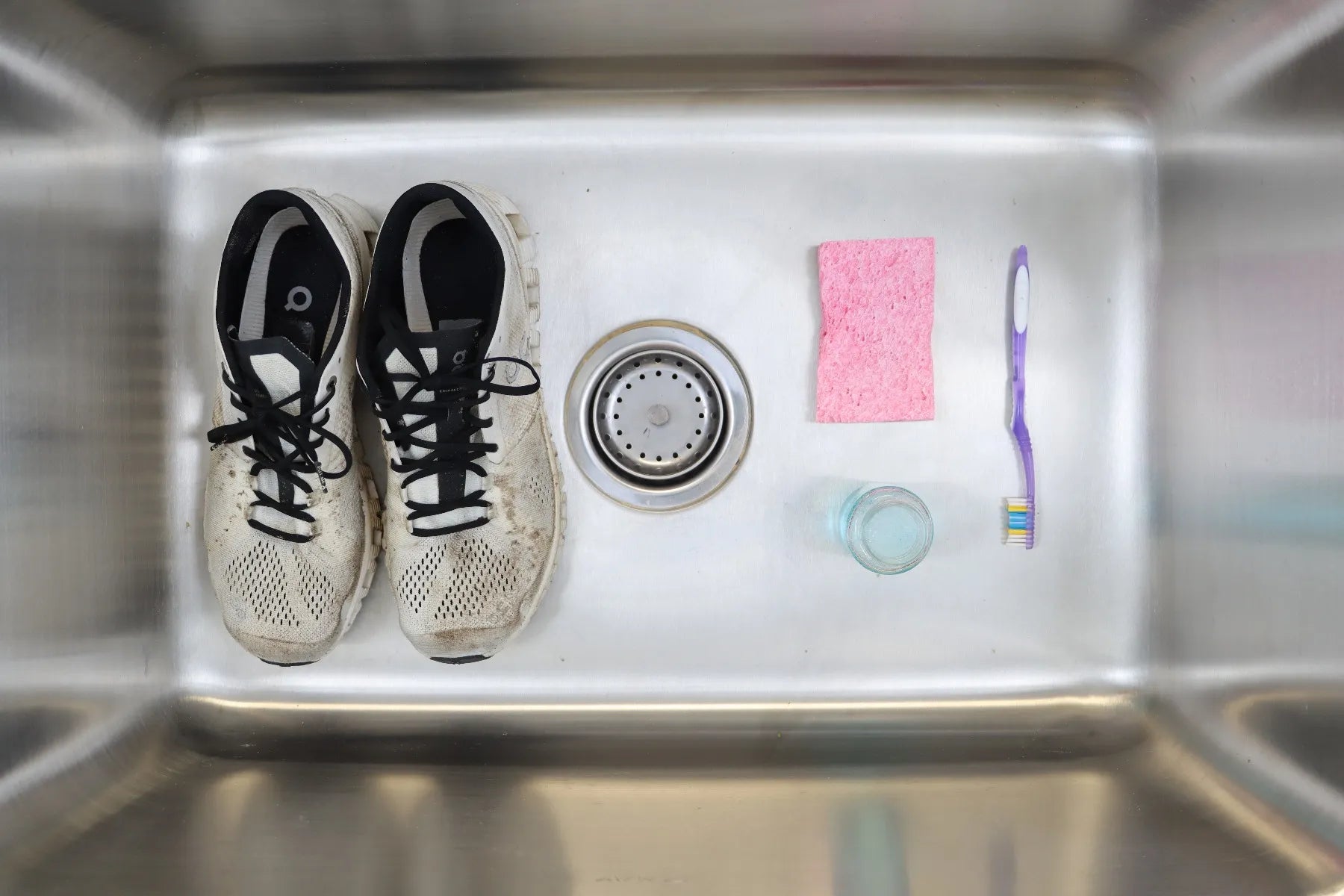 HOW TO CARE FOR RUNNING SHOES