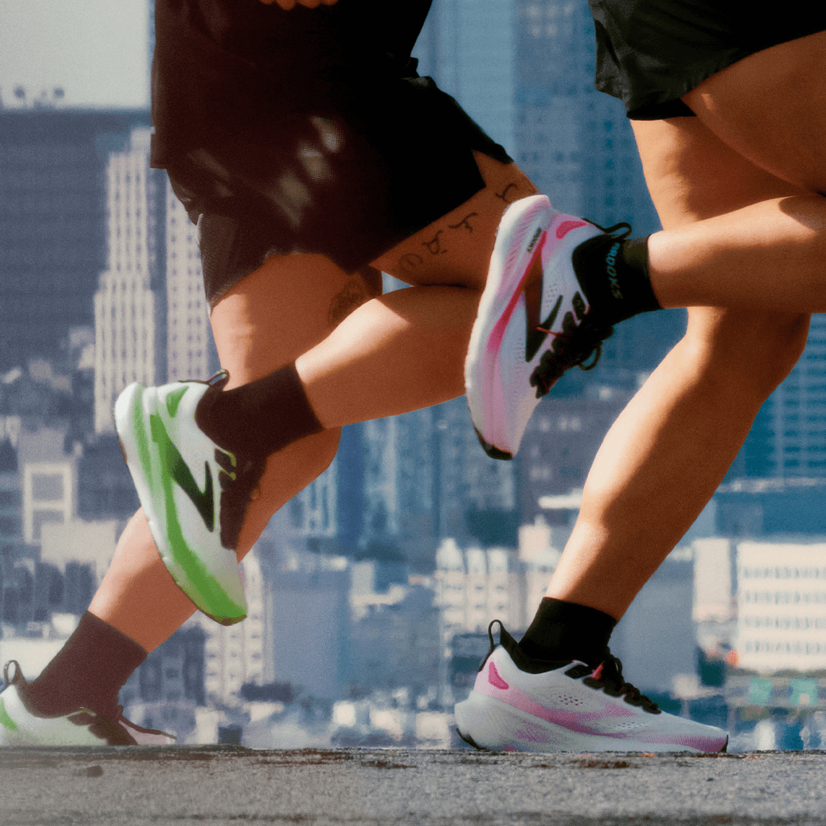 Floor profile of 2 people running in Brooks Glyciern 23 with its nitrogen-infused DNA TUNED cushioning 